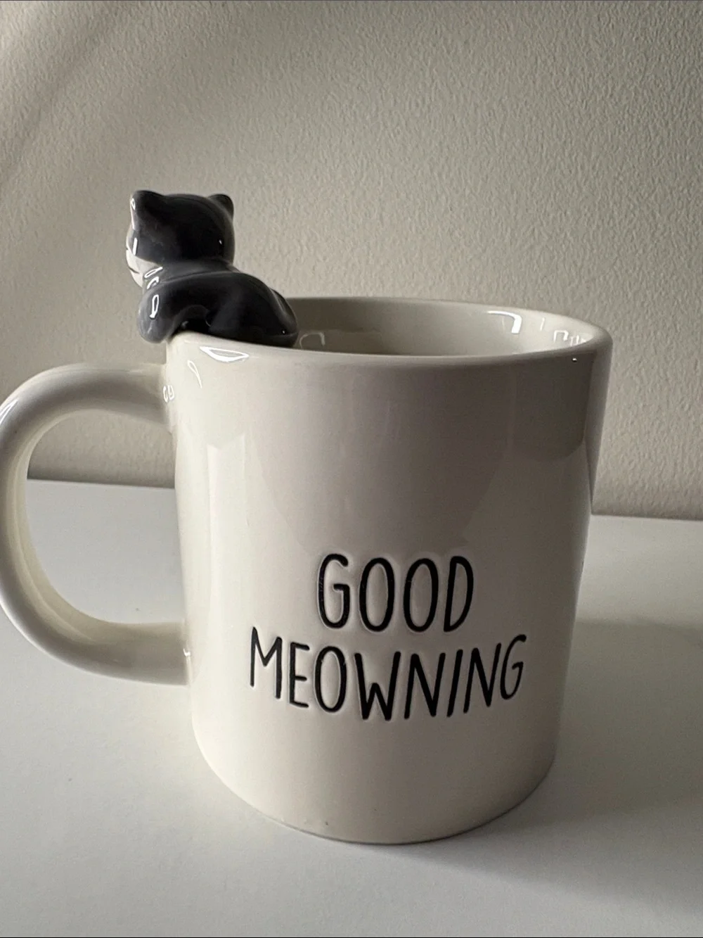 Eccolo White Ceramic Mug with Gray Cat Accent and 'Good Meowning' Text